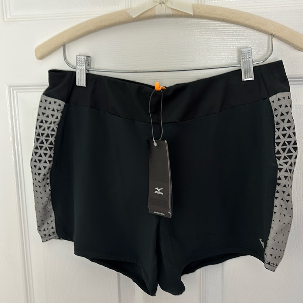 NWT Women's MIZUNO Shorts/Running Shorts w/built in underwear- Black/Gray Size M